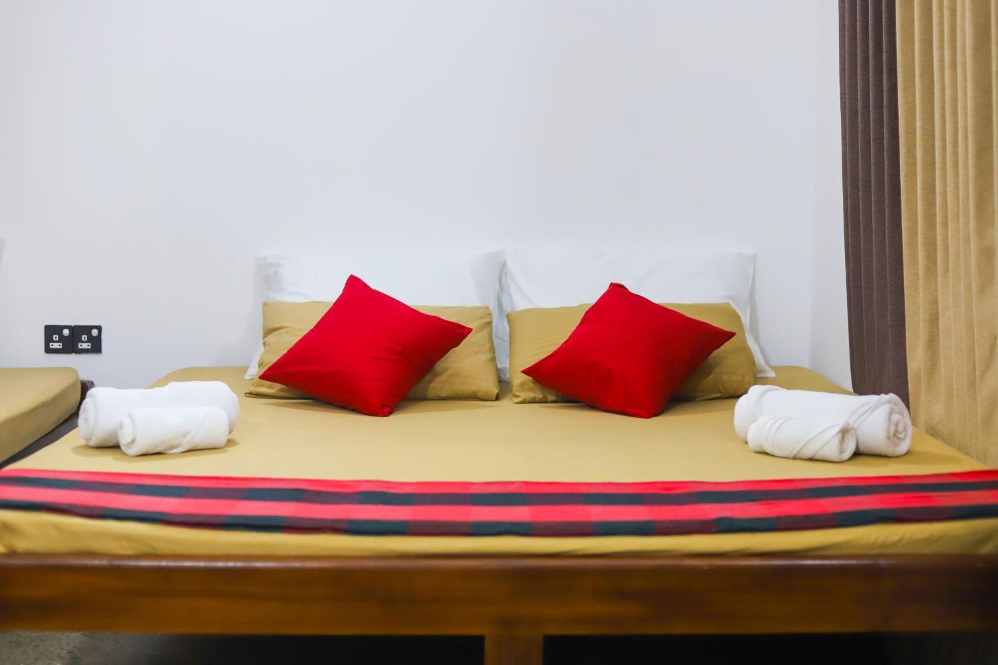 Royal Hub Hotell Kudapaduwa Eksteriør bilde